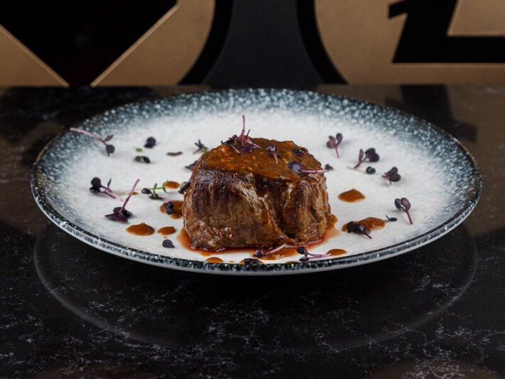 Стейк из говядины с соусом «Демиглас»