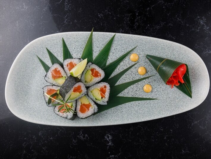 Ролл «Норимак с лососем и авокадо»