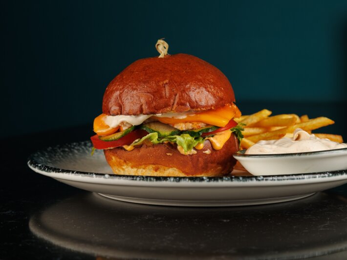 Бургер с креветкой