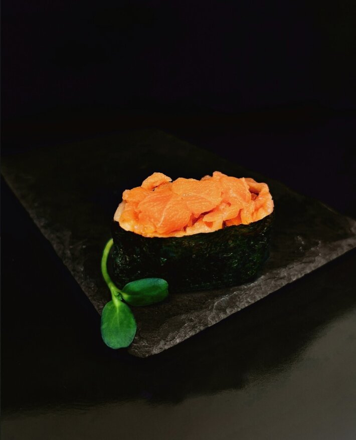 Гункан лосось 1 шт.