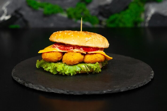 Чикенбургер со стрипсами