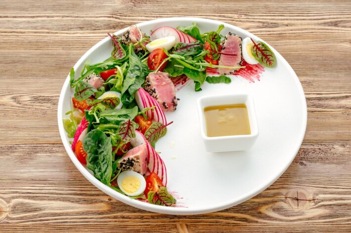 Салат с тунцом