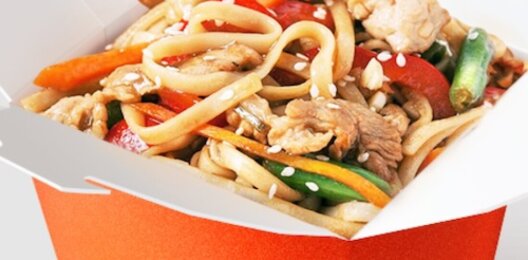 Курица в соусе терияки с лапшой удон