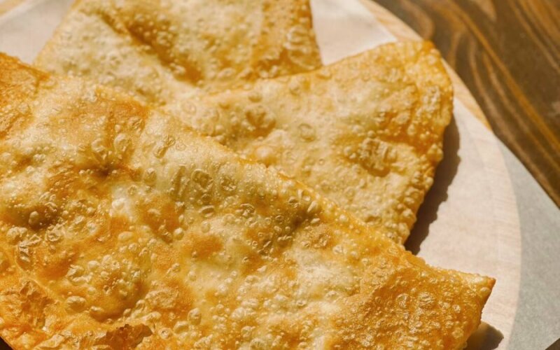 ЧЕБУРЕК С СЫРОМ