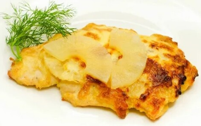 Куриное филе с брынзой и помидорами