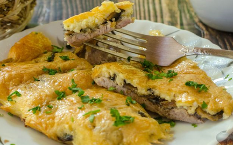 Свинина, запеченная с грибами