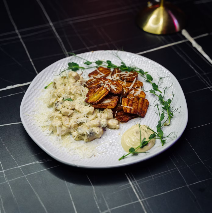 Фрикасе с рифлёным картофелем и соусом «Руй»