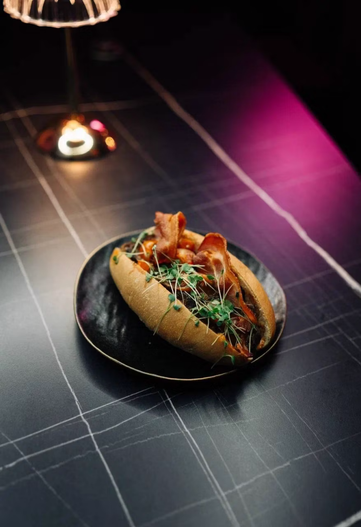 Хот дог с говядиной