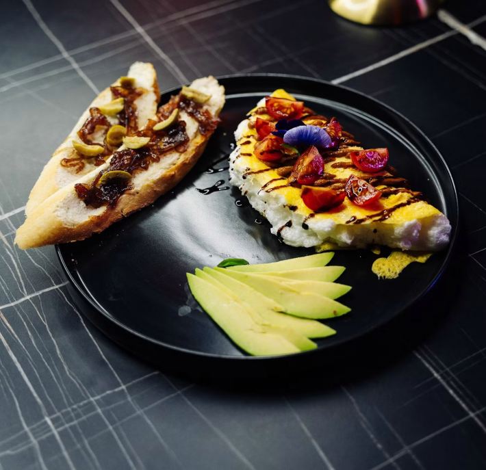 Пуляр «Классический» с брускеттами и луковым конфи