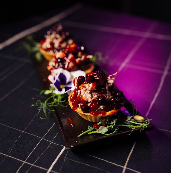 Жюльен с рваниной и конфи из чёрной смородины