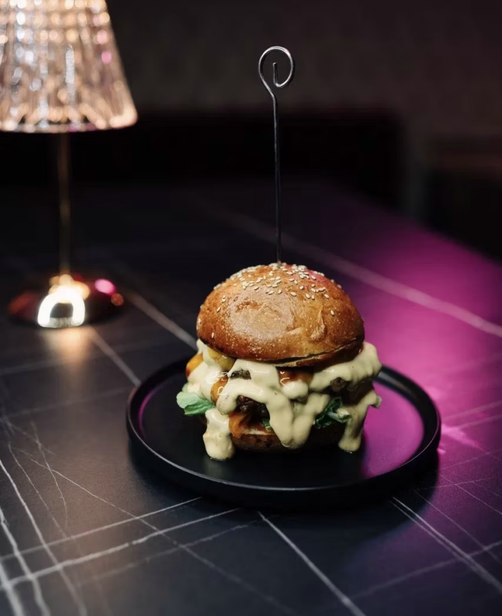 Бургер «Дабл пати» с сыром «Чеддер»