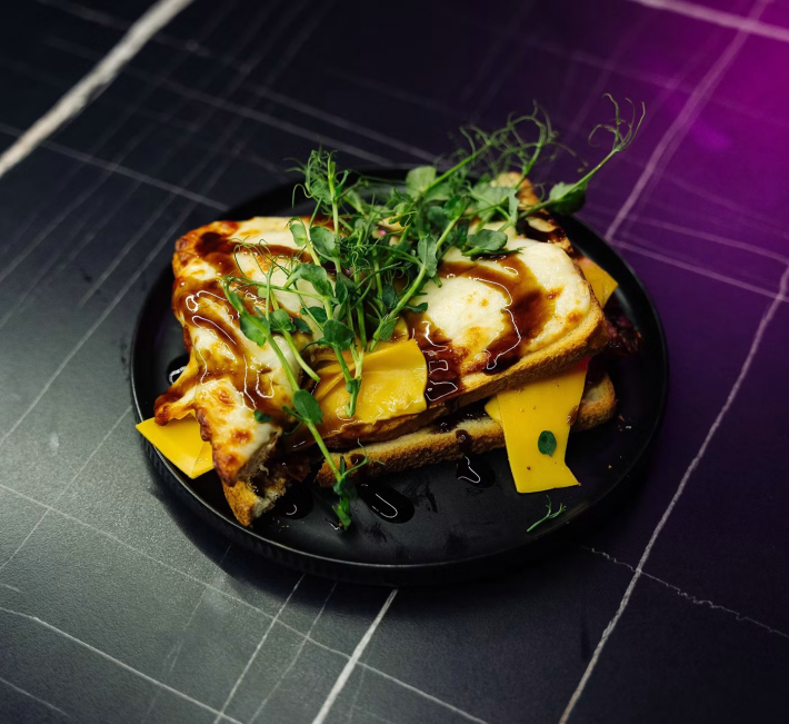 Крок Мон-Шер с беконом и сыром «чеддер»