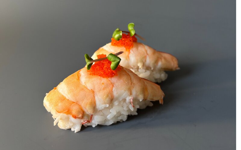 Суши с королевской креветкой