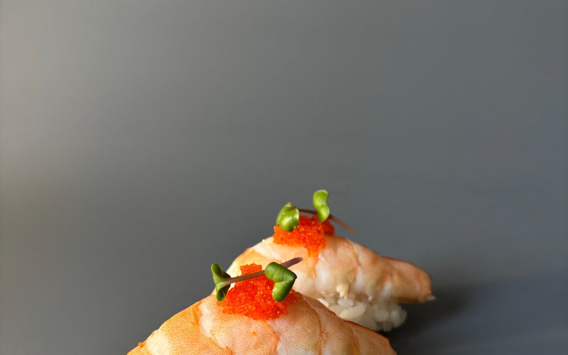Суши с королевской креветкой
