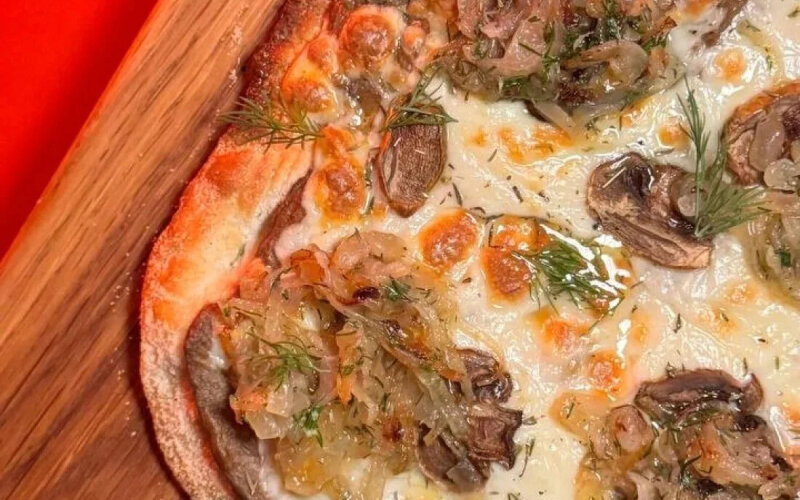 Fungo / с грибами и карамелизированным луком