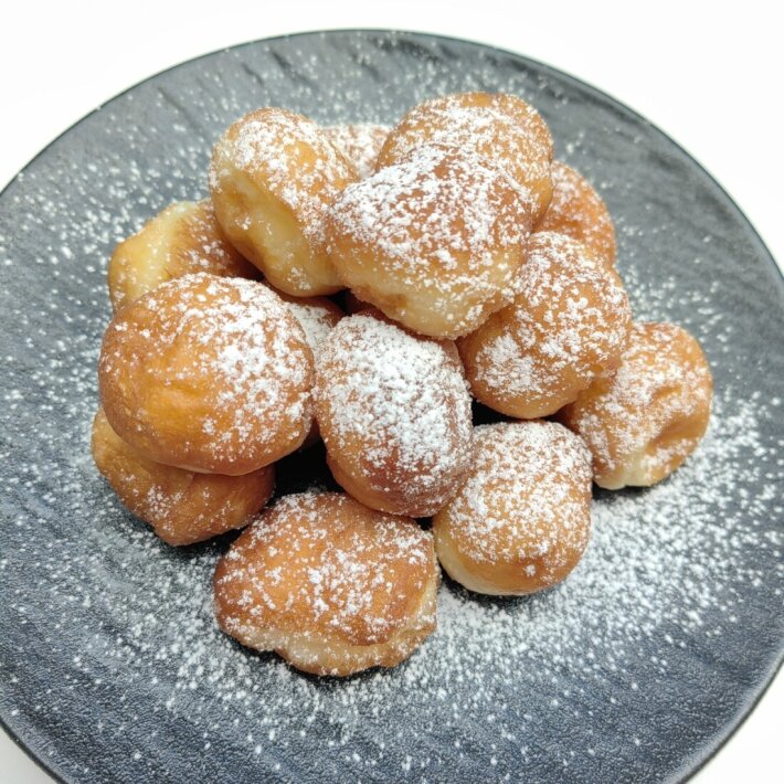 Мини пончики с сахарной посыпкой