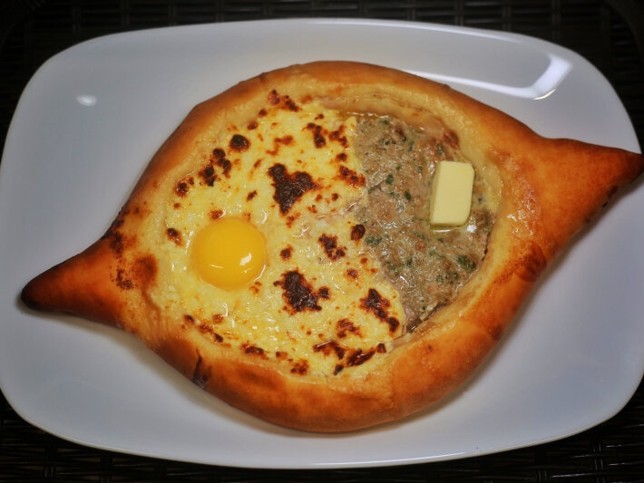 Аджарский хачапури с сыром и мясом