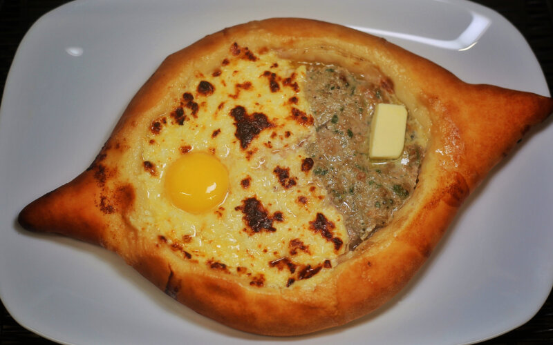 Аджарский хачапури с сыром и мясом