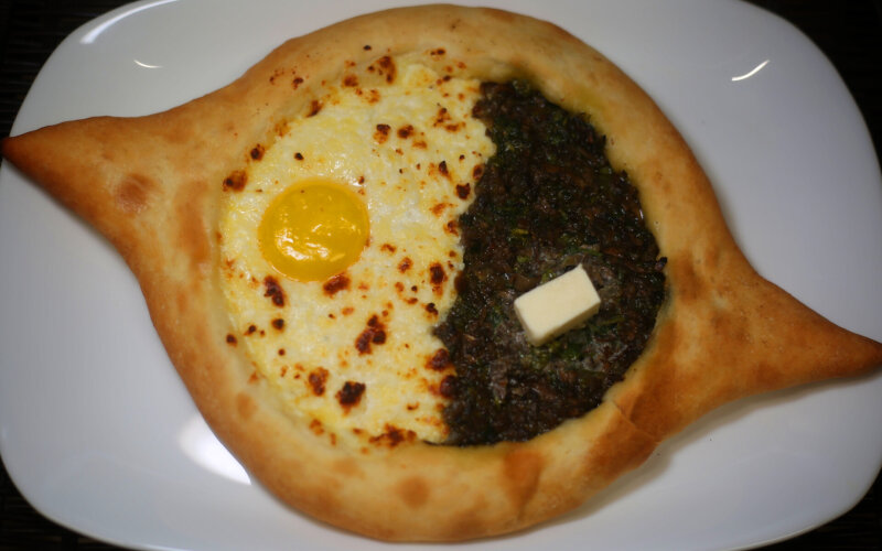 Аджарский хачапури с грибами и сыром