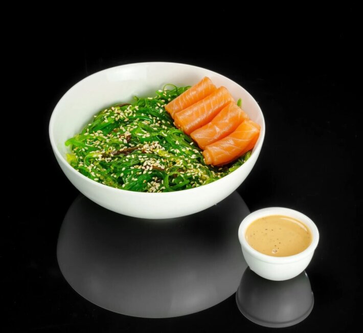 Чука с лососем салат