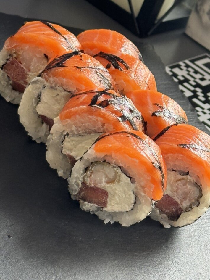 Ролл форель креветка