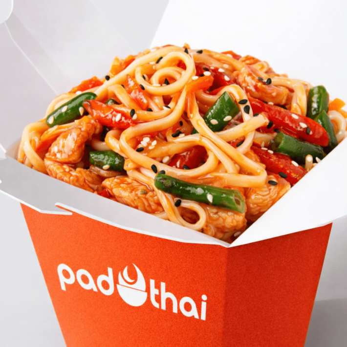 Свинина в кисло-сладком соусе с лапшой удон