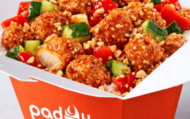 Курица гунбао на рисе