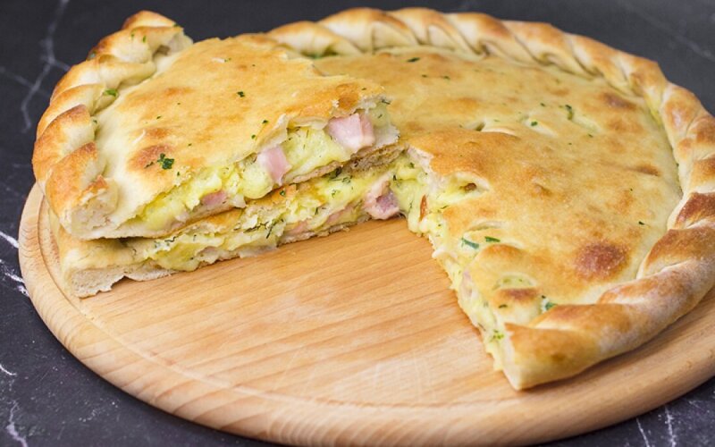 Пирог с грудинкой и картофелем