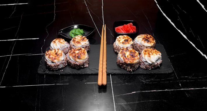 Запеченный ролл с беконом