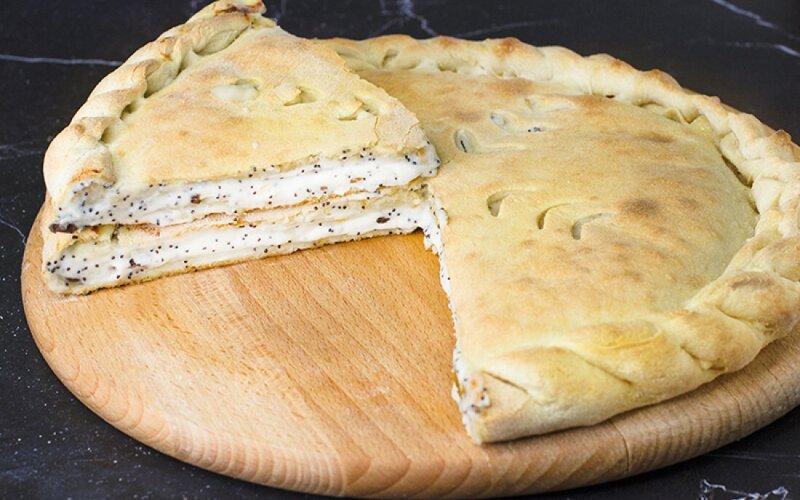Пирог с творогом и изюмом
