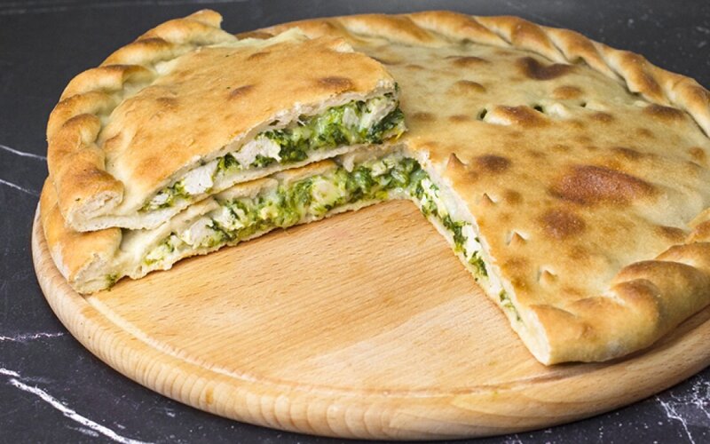 Пирог с курицей, сыром и шпинатом