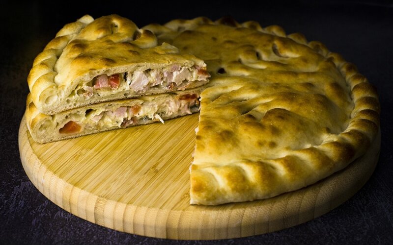 Пирог с беконом и курицей