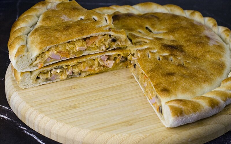 Пирог с ветчиной, капустой и грибами