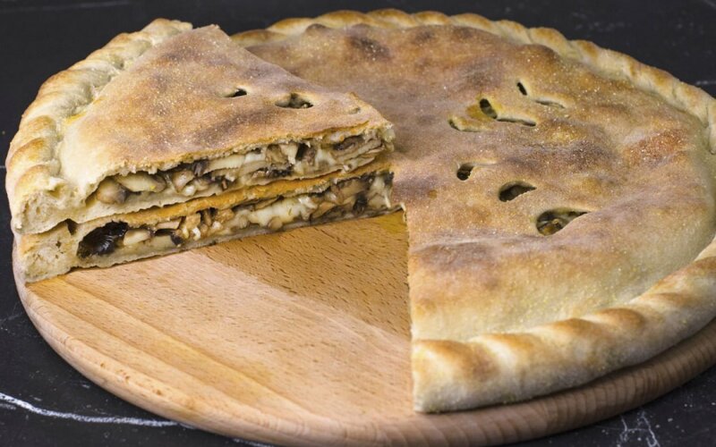 Пирог с грибами и сыром моцарелла