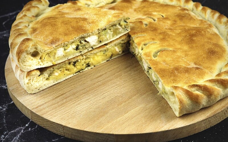 Пирог с курицей, сыром и картофелем