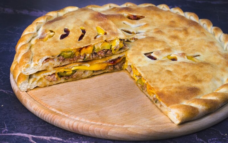 Пирог с говядиной и сыром чеддер
