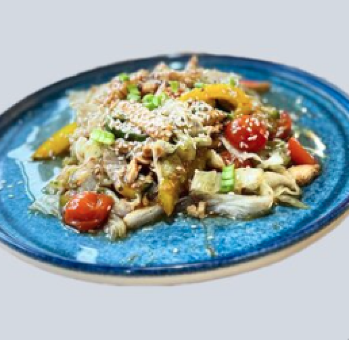 Теплый салат с курицей