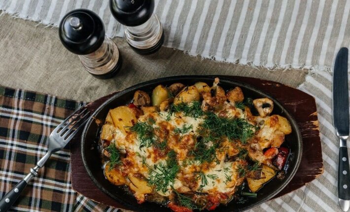 Сковородка с цыпленком и картофелем