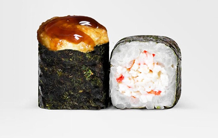 Горячий маки ролл со снежным крабом