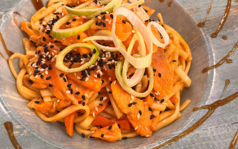 Лапша «WOK» с  форелью