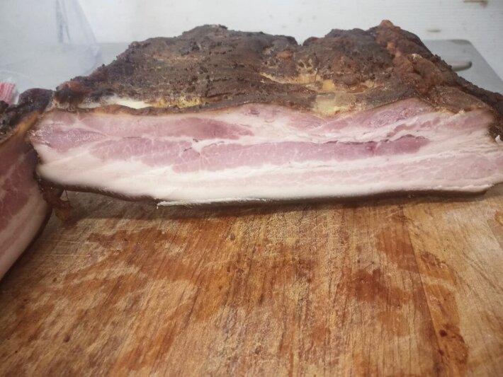 Бекон на рёбрышках варено-копченый