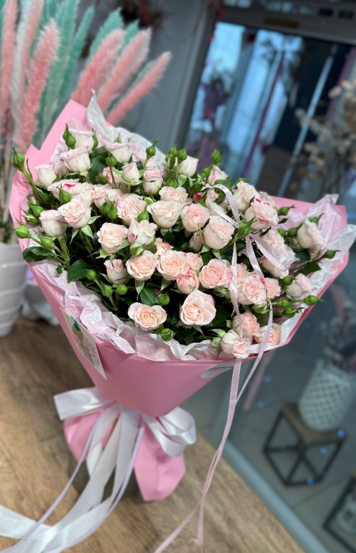 Букет из кустовых роз №12