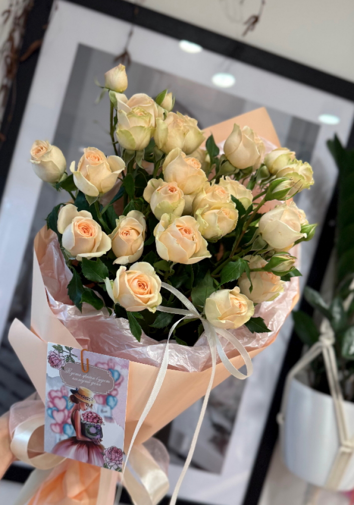 Букет из кустовых роз №1