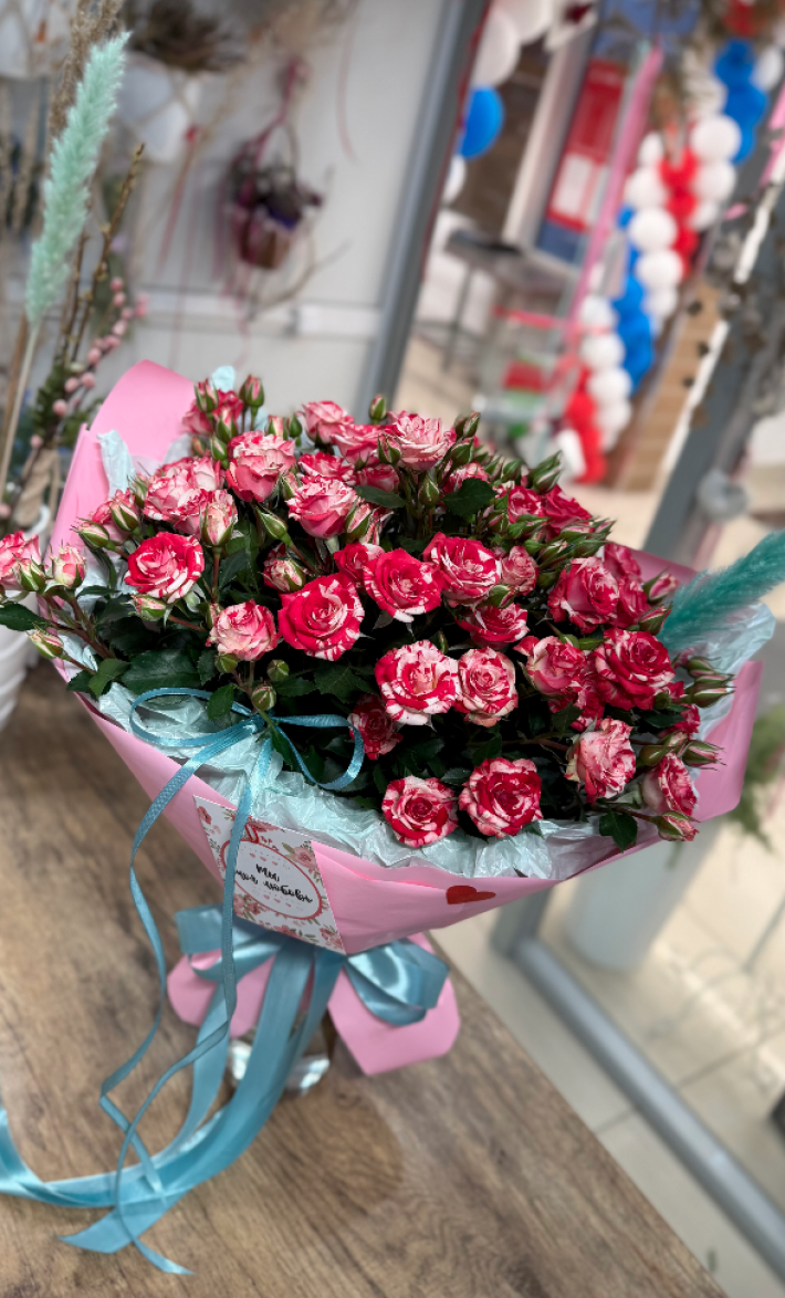 Букет из кустовых роз №10