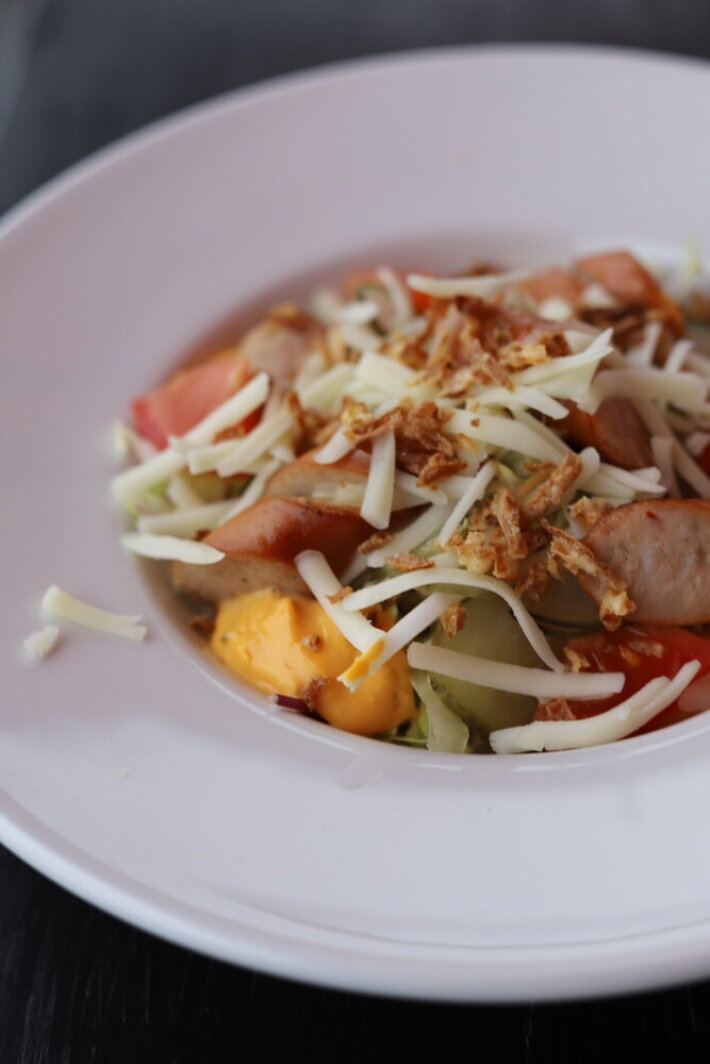 Салат с колбаской