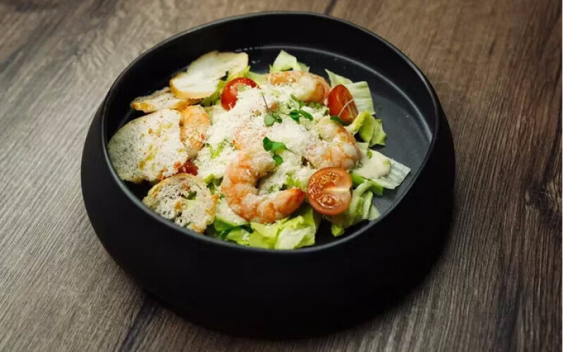 Салат «Цезарь» с креветками