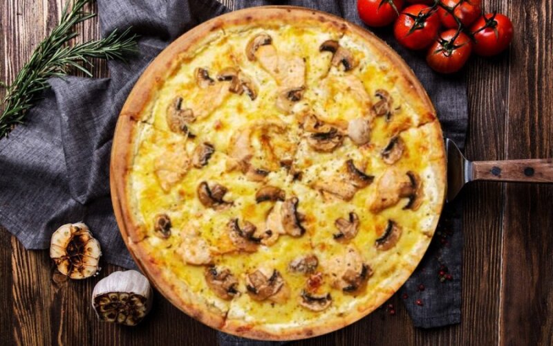 Пицца "Грибная с курицей"