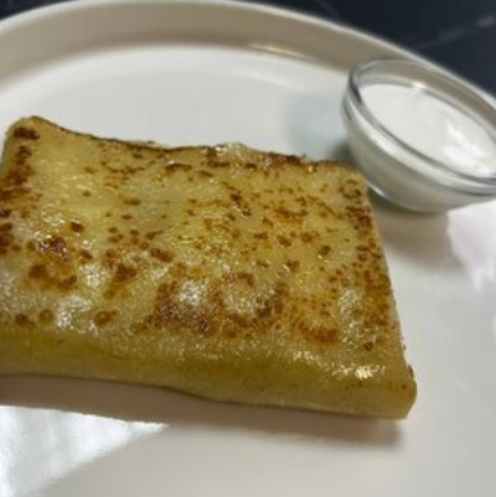 Блинчик с творогом и сметаной