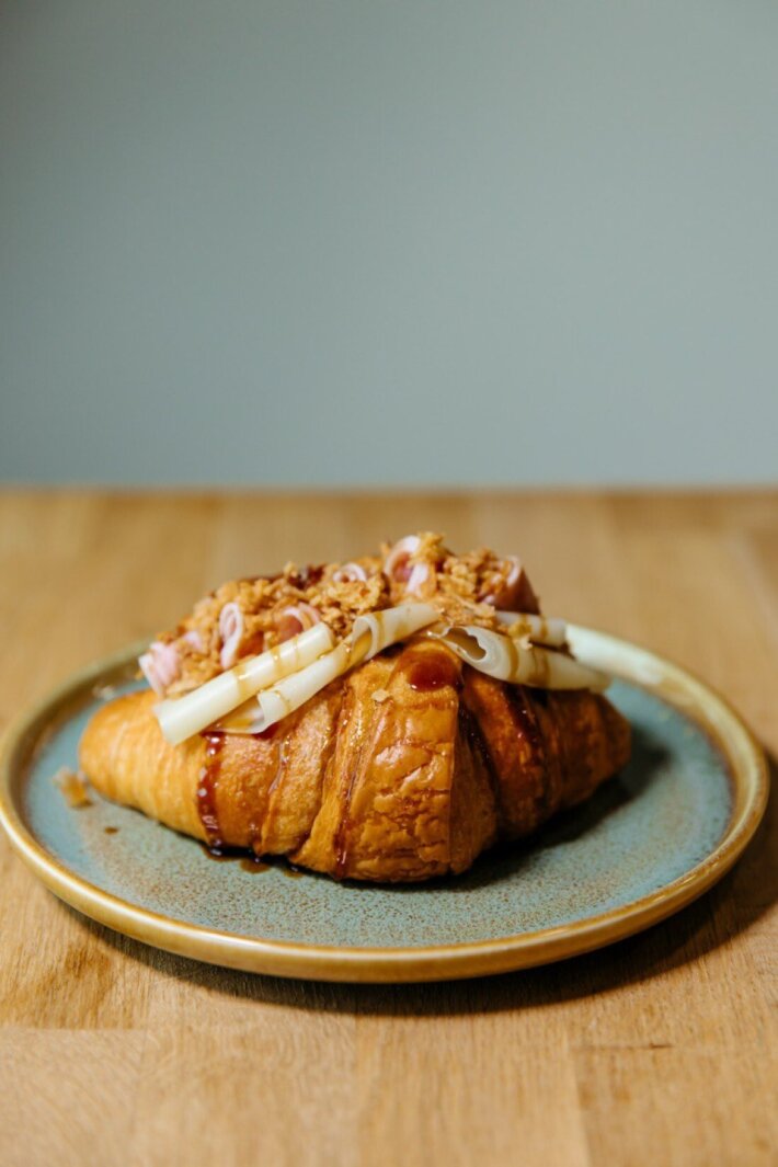 Круассан с ветчиной и сыром