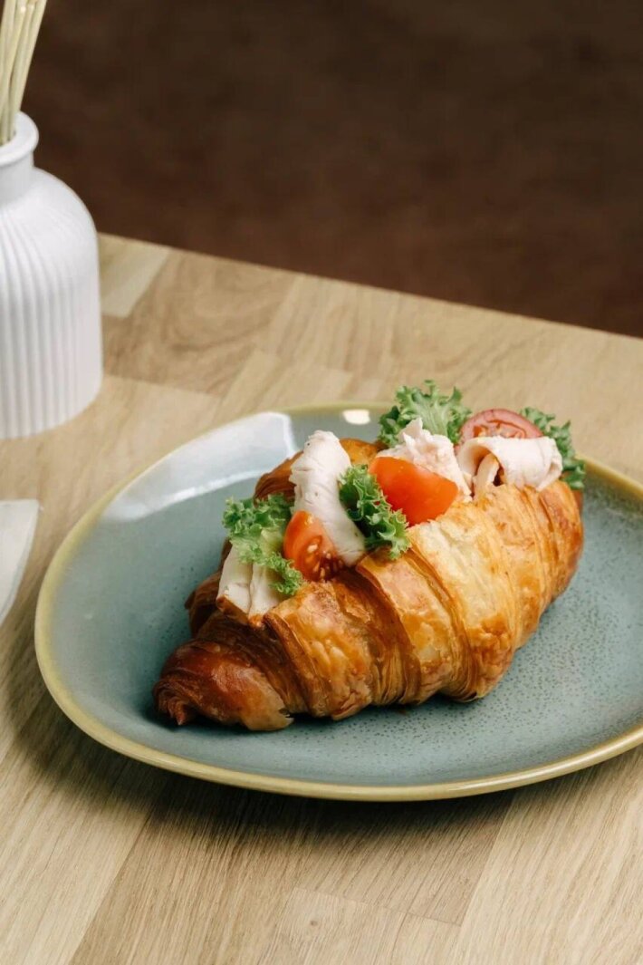 Круассан с курицей